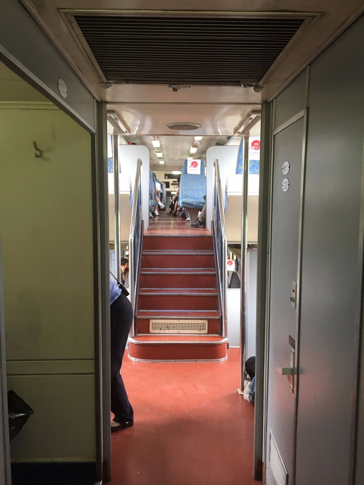 双层新空调特快火车名副其实的慢车没餐车没卧铺