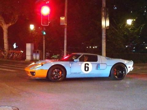 480万福特超跑新天地出洋相，开一百米熄火5回