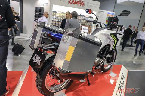 多功能小型探险摩托车:2018款三阳NH-Trazer