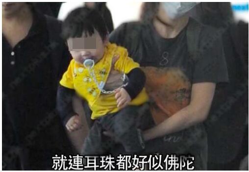 baby带儿子返港正面曝光，因一个抱娃细节被骂惨！