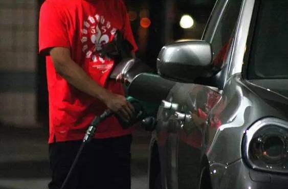 高温天气下，怎么开车才能省油呢？