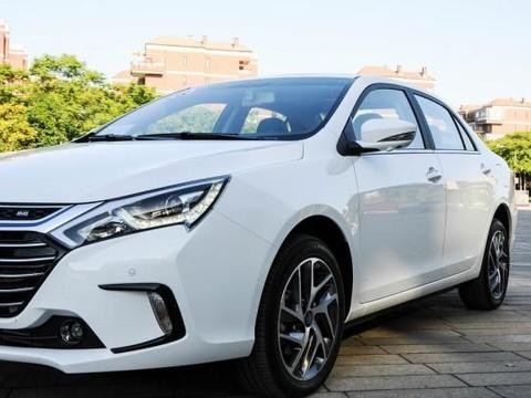 车长4米7，百公里加速5.9秒！油耗比卡罗拉低，国产月销4100辆