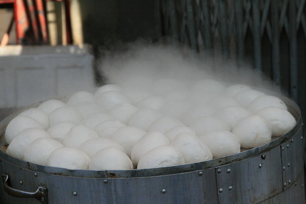 馒头发好面后，却蒸出一锅硬馒头!原来是和面的时候忘了加它!