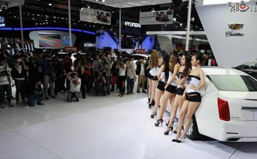 看最美的妞，赏最辣的车，逛车展必学的5招！