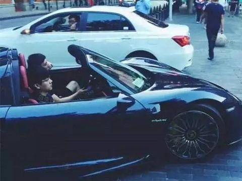 王思聪最喜欢的那台，曾经载过无数网红和林更新的敞篷车同款！