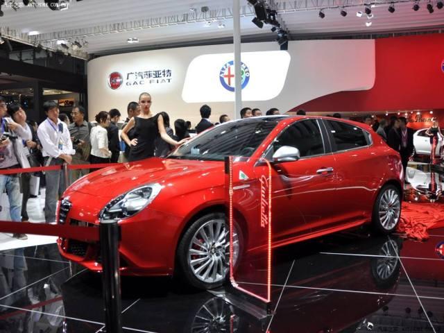 看最美的妞，赏最辣的车，逛车展必学的5招！