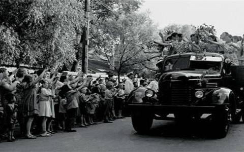 中国第一辆车子就是这样打火的，这车一般人还真打不着火