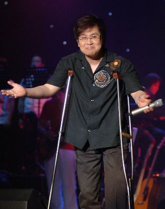 因为一首歌郑智化坐牢7年腿被打断?真相是这