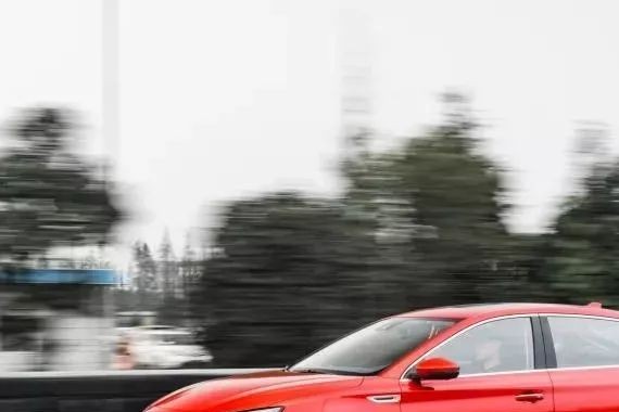 不要惹出厂就自带BGM的车，名爵6双杀思域、昂克赛拉