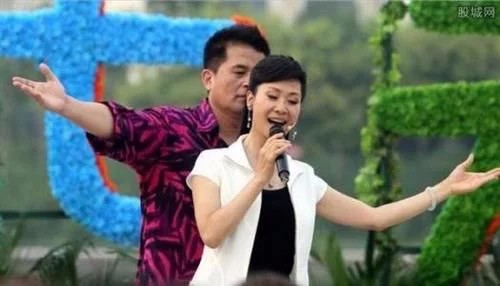 毕福剑骗董卿上床 还怀孕生子？真相曝光