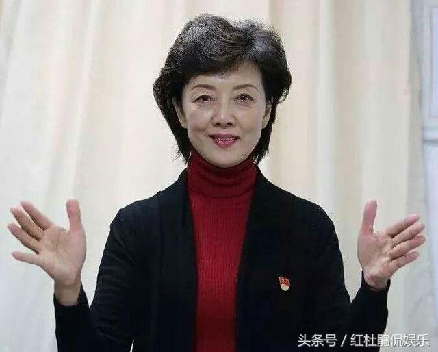 最萌手语主播周晔,16年央视新闻翻译经历,35年