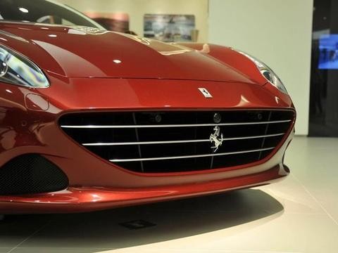 从美国狂飙到意大利，肥臀变翘臀，法拉利对它做了什么