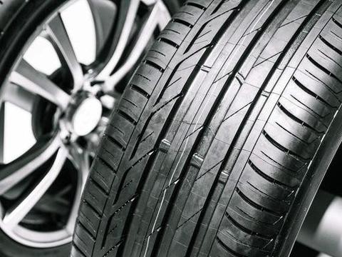 生活中如何选择车胎，越宽、胎纹越深越好吗？