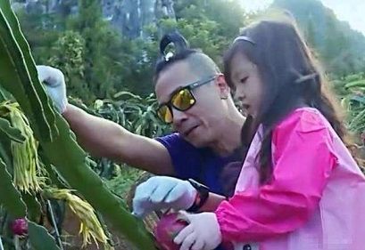陈小春代言游戏被批，宋祖德炮轰：靠儿子发财