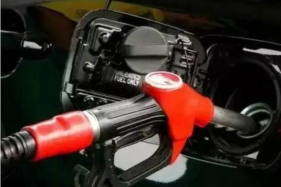 今晚24时将迎来2017年油价最大涨幅，加一箱油要贵10元！