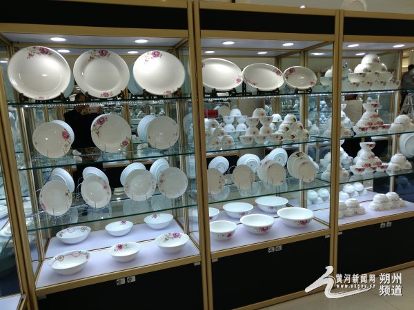 "怀仁陶瓷"不仅成为当地陶瓷企业的"连舰成母,提高市场竞争力,还维护