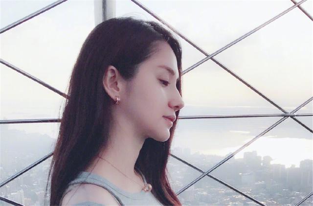 香港艳星“蓝燕”疑似整容，近照与旧照判若两人