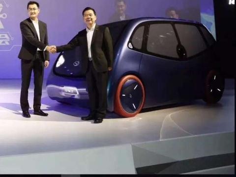 当曾庆洪与马化腾手握在一起时, 汽车业驶入新时代