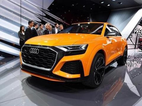 奥迪Q8国内现身，激光大灯，中控仨屏，百公里4秒，等啥宝马X7！