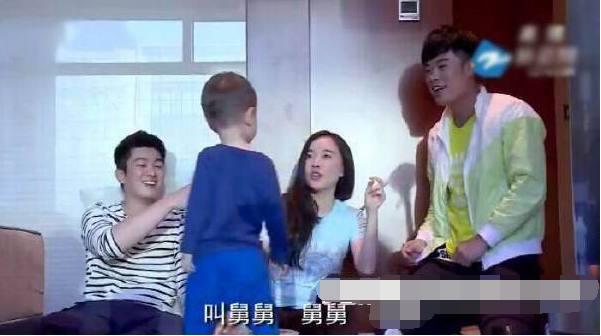 干爸是李晨,舅舅是陈赫,18个月出道坐拥豪车,4