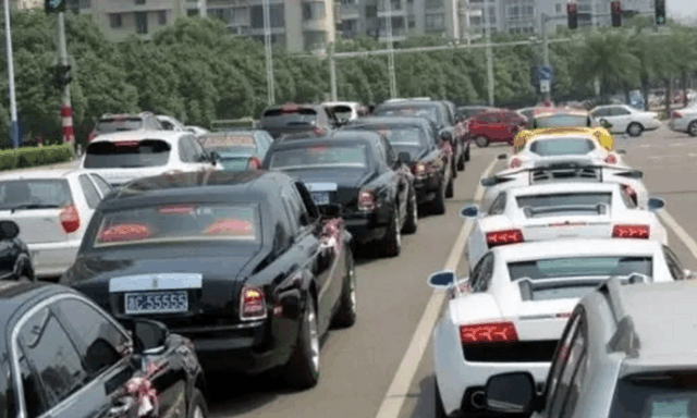 这里是中国的迪拜,存款500万以下算是穷人,宝