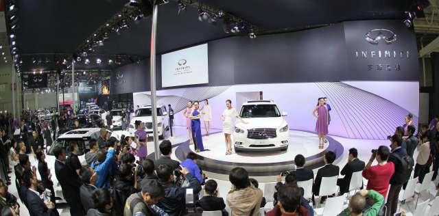 看最美的妞，赏最辣的车，逛车展必学的5招！