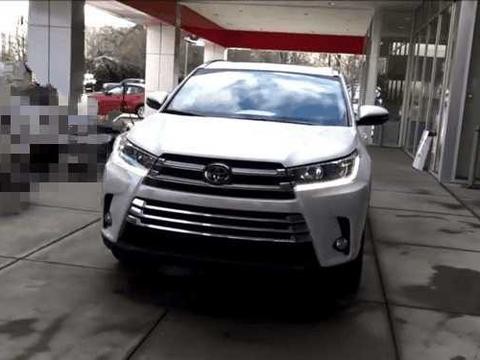 国内首台18款汉兰达到店, 外形改变巨大, 全新座椅布局很实用