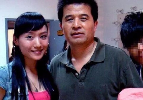 毕福剑骗董卿上床 还怀孕生子？真相曝光
