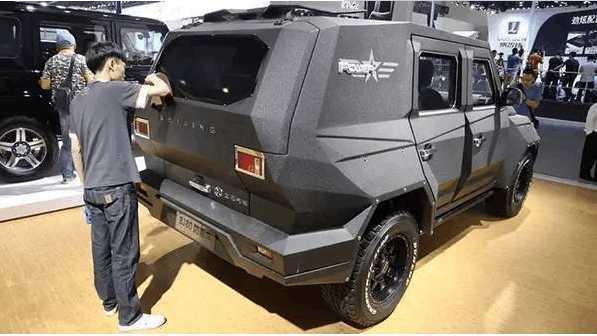 国产民用防暴车, AK47打不穿, 钉子扎不破, 撞不坏, 厉害了!