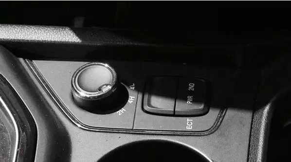 国产民用防暴车, AK47打不穿, 钉子扎不破, 撞不坏, 厉害了!