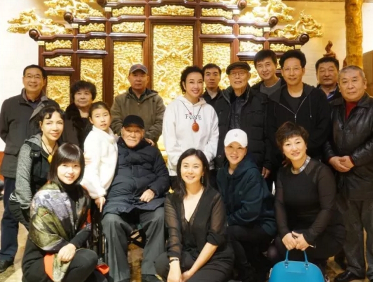 付笛生夫妇罕见现身，两人秀恩爱  离婚传闻破灭