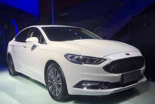 福特新蒙迪欧插电混动版亮相车展，凯美瑞看到懵逼了：逗我玩呢？