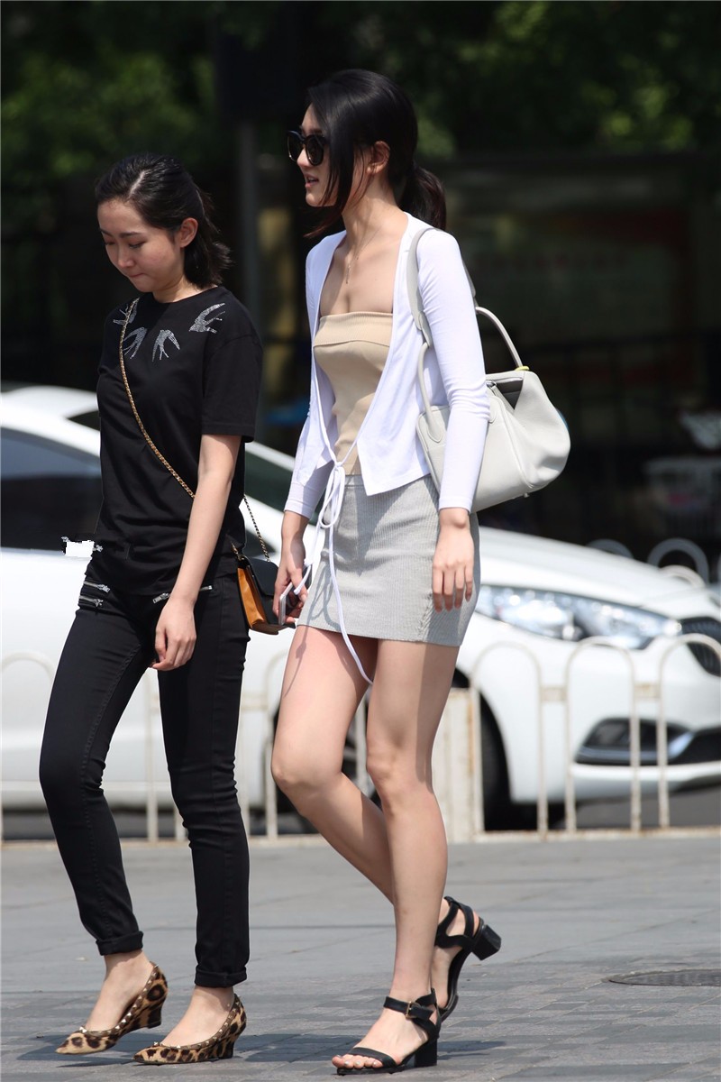 路人街拍,瘦高个儿女生,清新华美而且有料