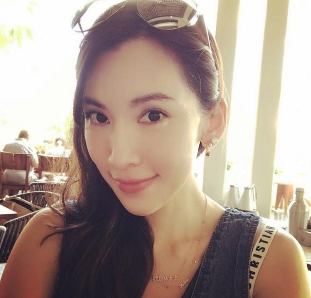 林志颖带娇妻会好友,三个儿子近照帅气无比,陈若仪耳环抢镜!
