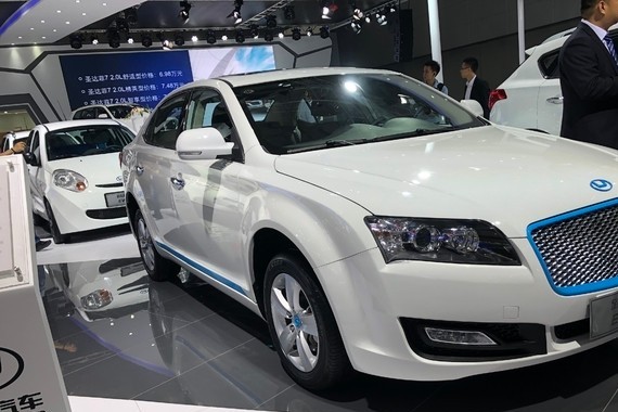 2017广州车展：路盛S5 EV330正式发布