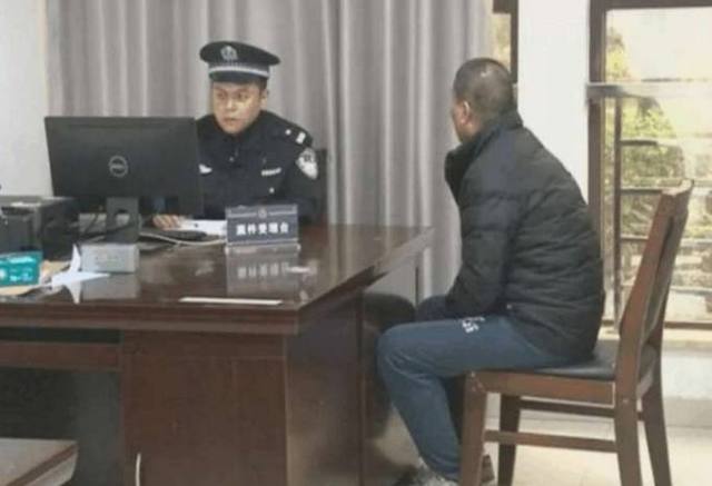 偷女性内衣的男子把偷来的内衣都干什么了 说完连民警都羞红了脸