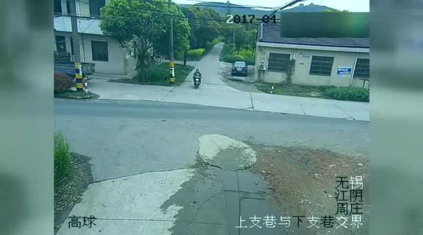 奥迪加油站偶遇电动车妹子，后来尴尬了！