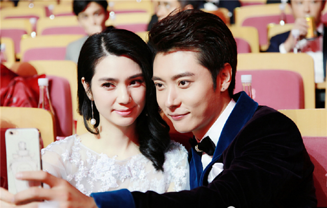 妻子当年红过范冰冰，今夫妻两人豪车出行，低调无人识！