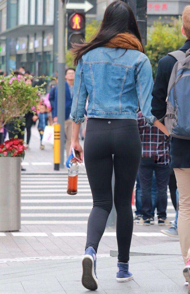 紧身裤更显清纯,美妙精致,刚刚好的感觉