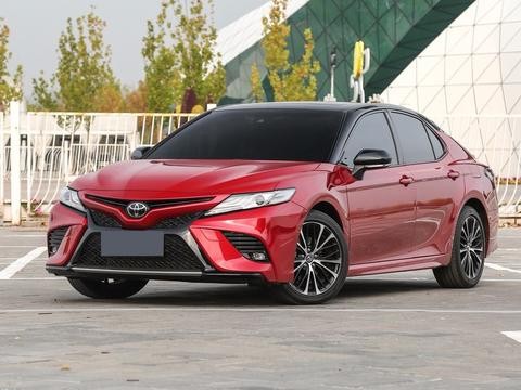 左迈腾右雅阁，新一代凯美瑞能否在夹缝中突围成功？