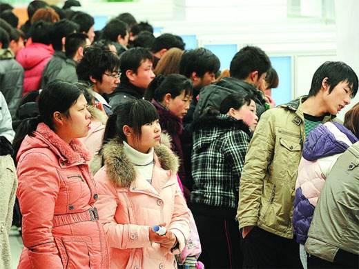 拿着3000工资能干八年,厂里打工者靠什么坚持