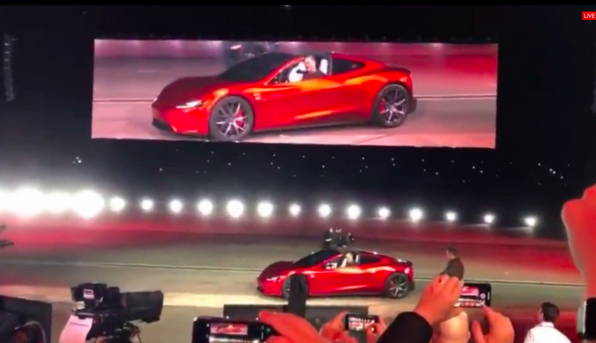 特斯拉多次跳票的电动半挂卡车来了,但让现场