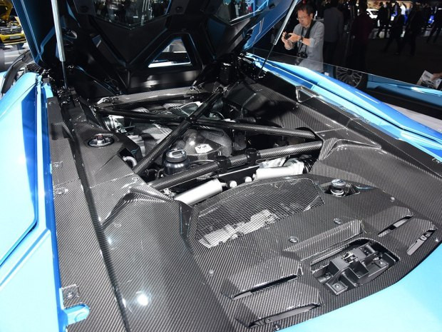 碳纤车顶敞篷版Aventador 广州车展亮相
