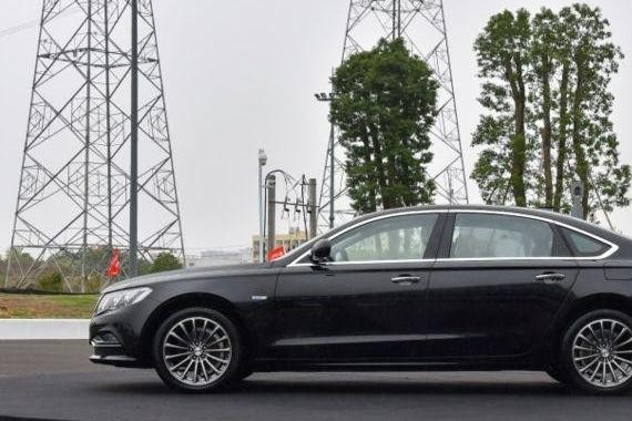 60万的配置，9万的售价，车长过5米还带电吸门，奥迪就问你怕不怕