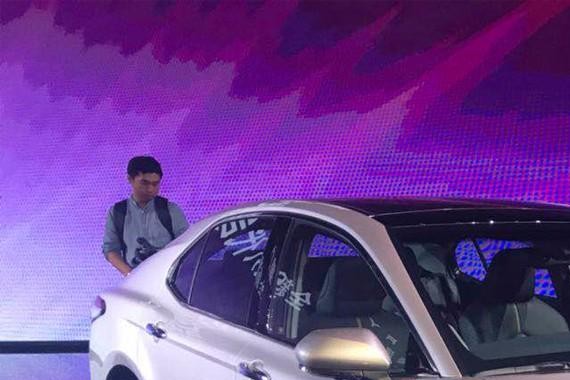 中年油腻男的蜕变全新凯美瑞17.98万元起