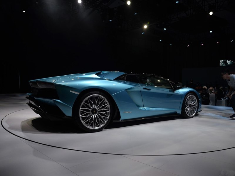 碳纤车顶敞篷版Aventador 广州车展亮相