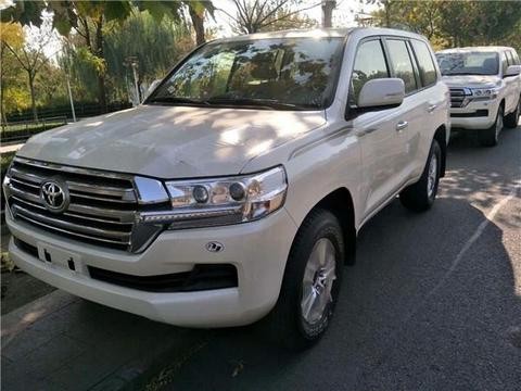 新款18款丰田酷路泽4000中东版锋芒毕露展现风采群英争霸