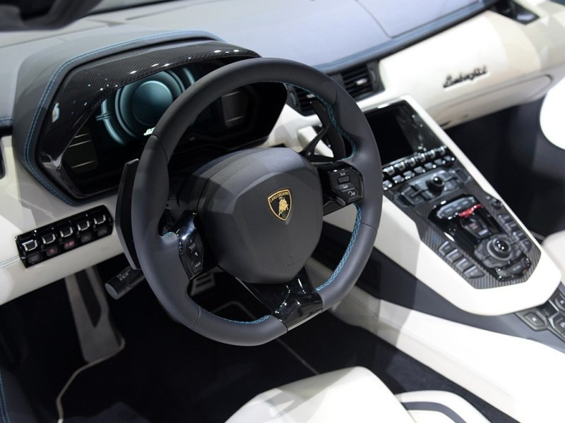 碳纤车顶敞篷版Aventador 广州车展亮相