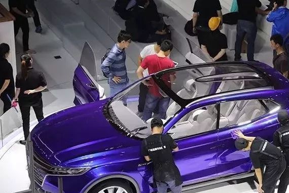 广州车展前瞻 | 原来车展里的车和人都在聊这个？买车君探馆日收获
