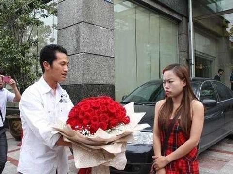 凤姐在美国胖成球搭地铁，芙蓉姐姐逆袭成功开豪车！